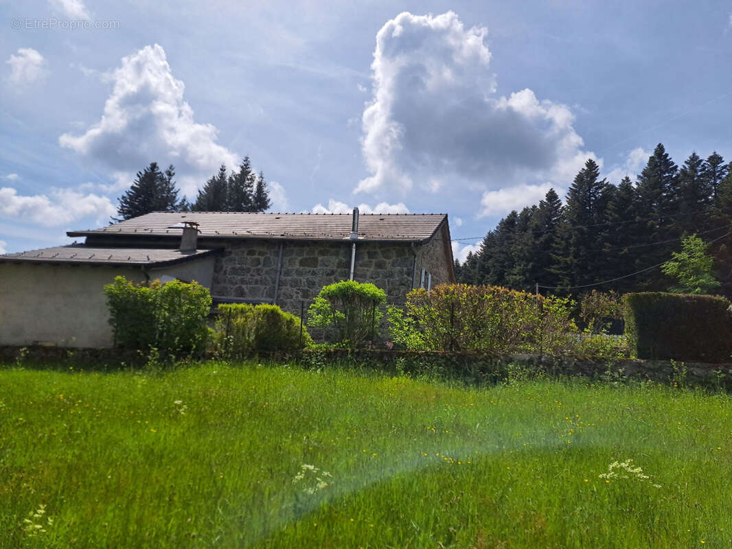 Maison à SAINT-JEURES