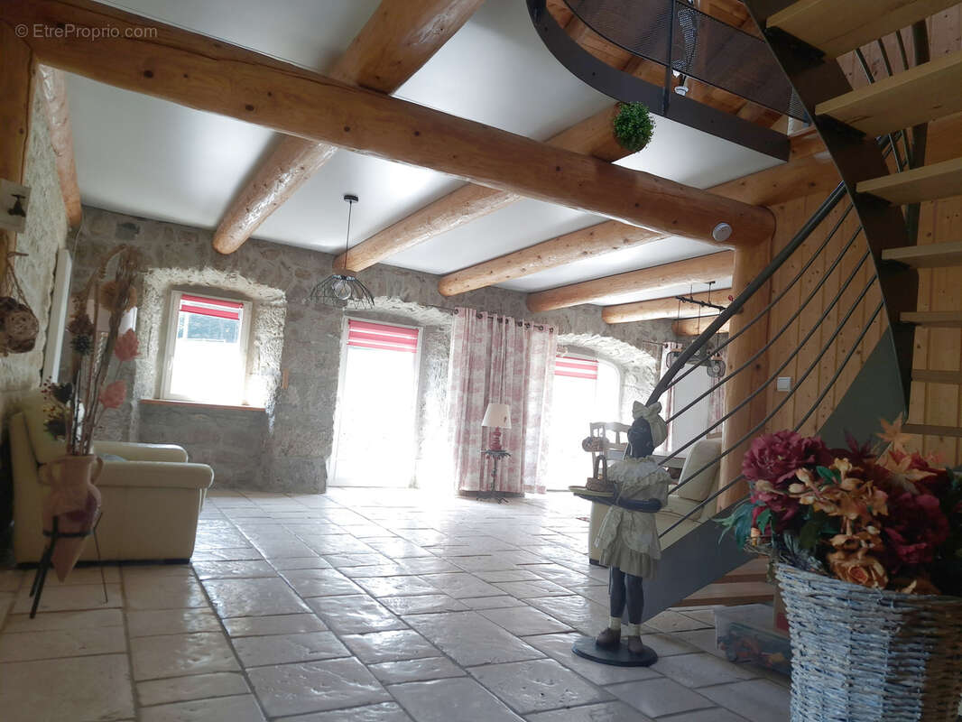 Maison à SAINT-JEURES