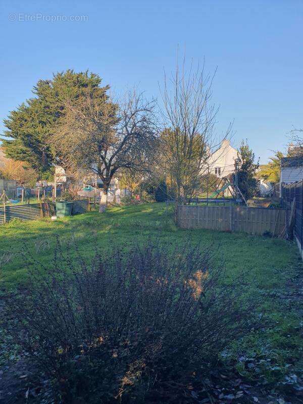 Terrain à SAINT-MALO-DE-GUERSAC