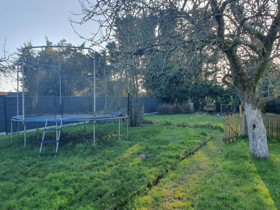 Terrain à SAINT-MALO-DE-GUERSAC