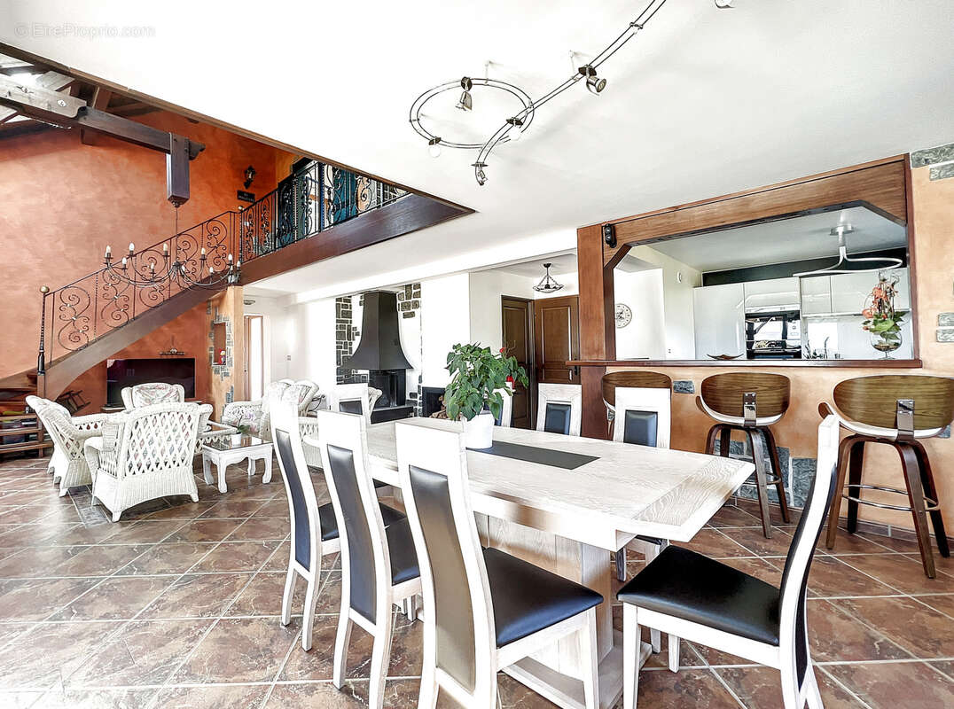 Maison à CHINDRIEUX