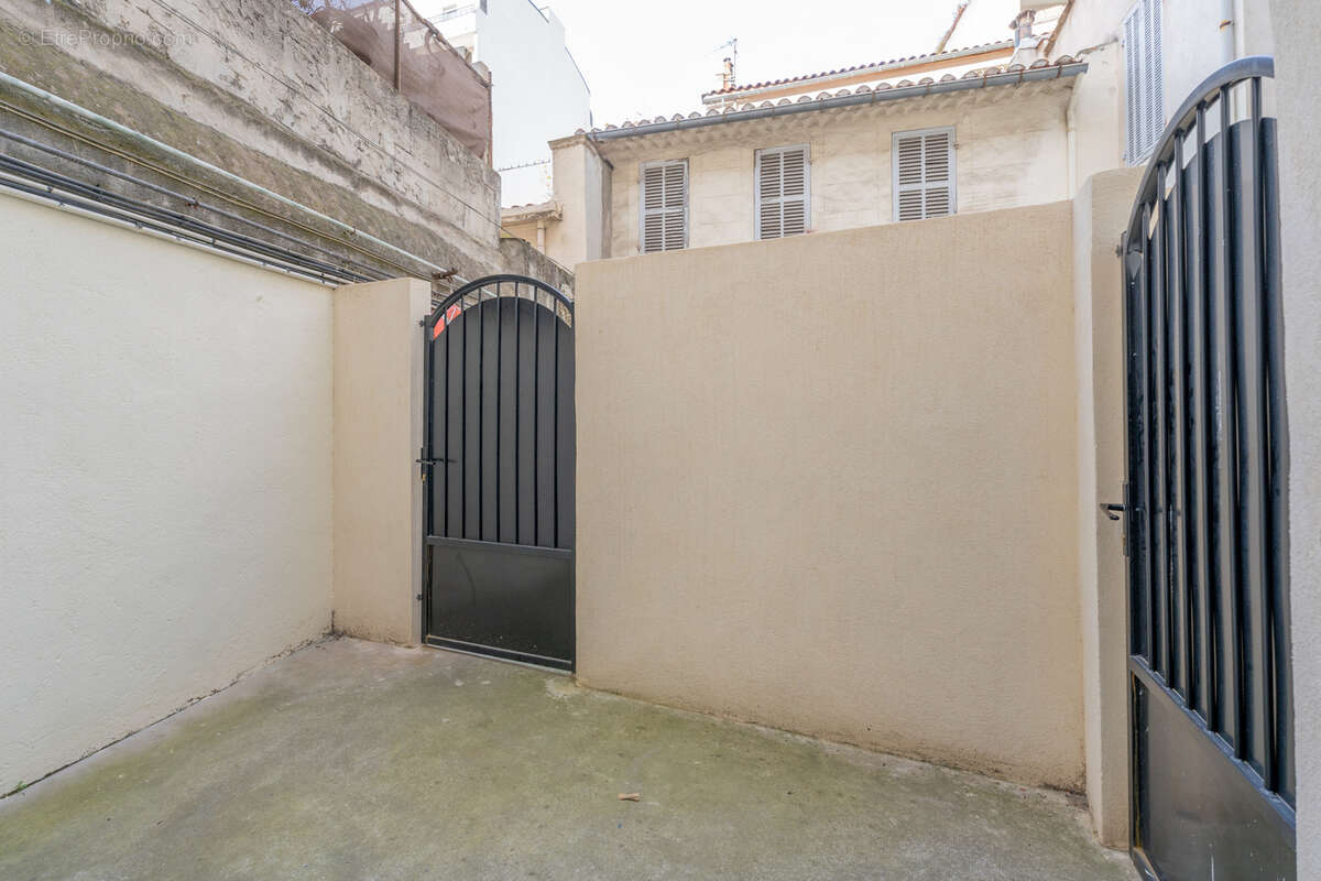 Commerce à MARSEILLE-5E