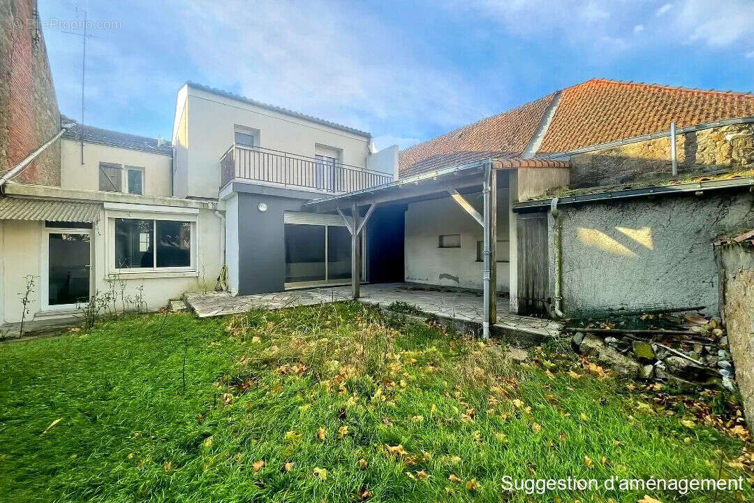 Maison à BOURNEZEAU