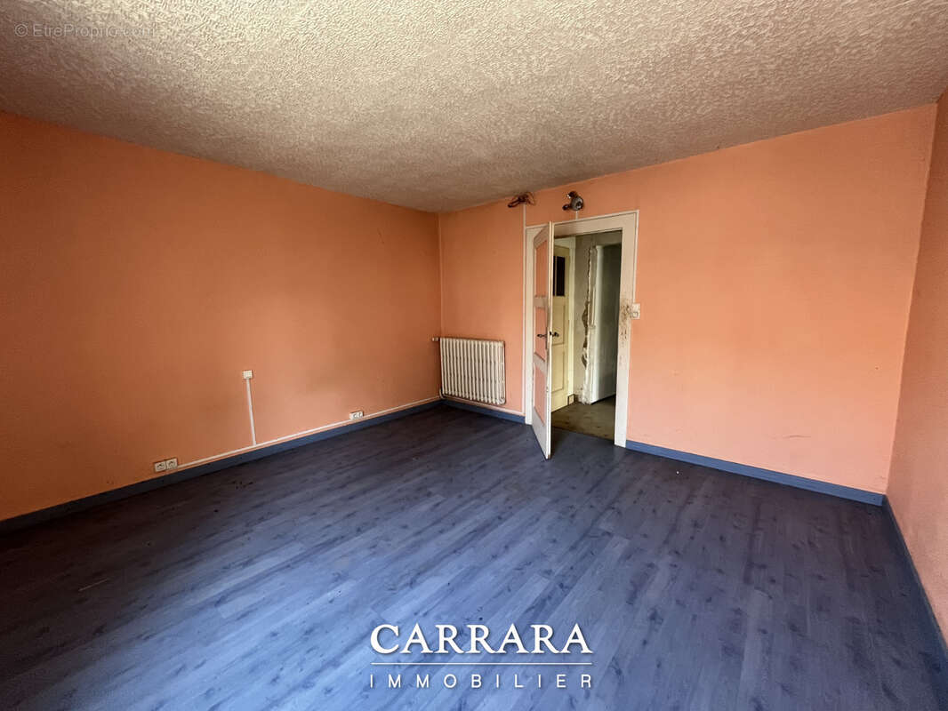 Maison à SERVIGNY-LES-RAVILLE