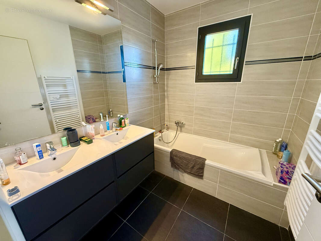 Maison à VAILHAUQUES