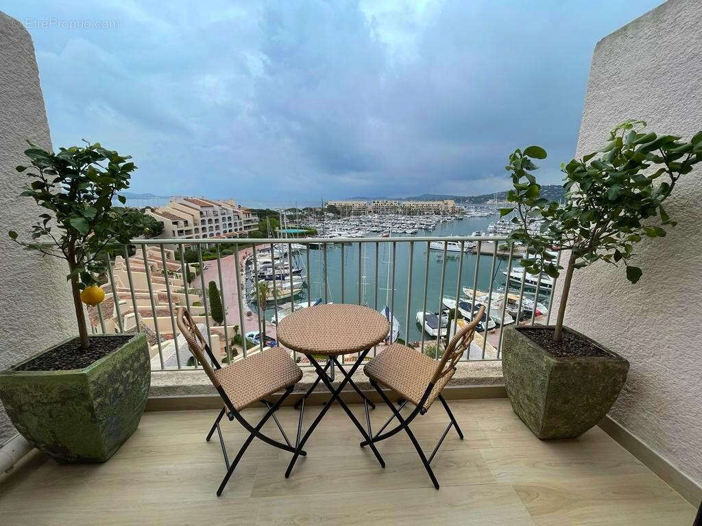 Appartement à COGOLIN