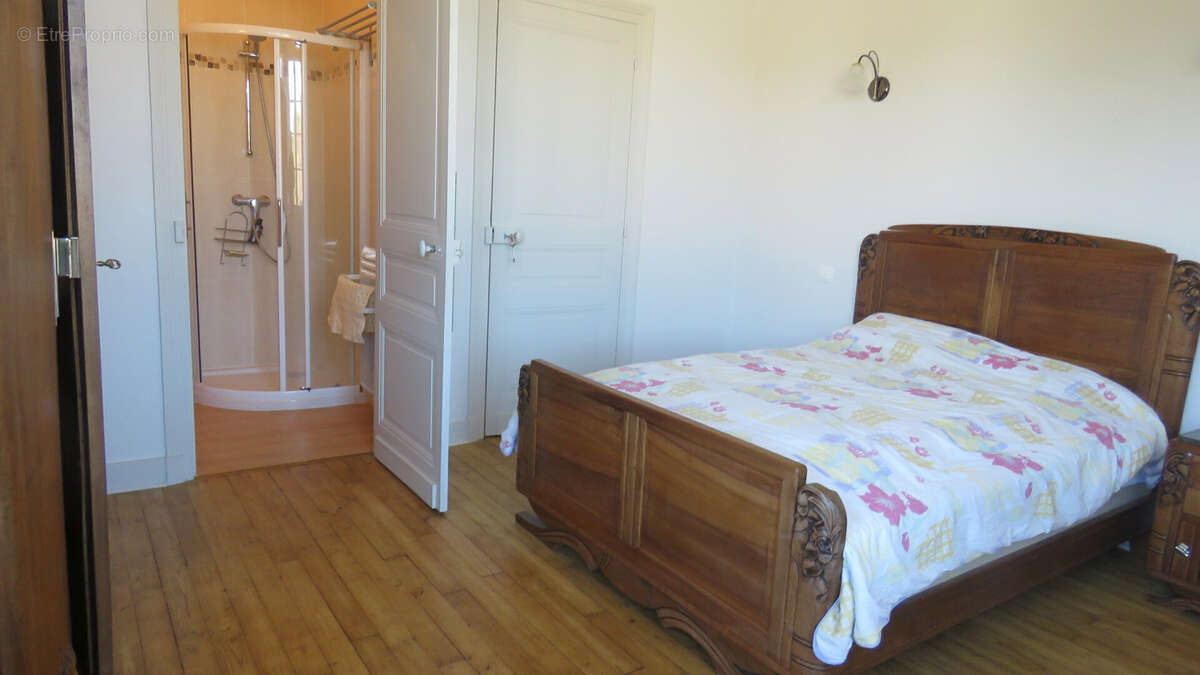 Maison à CHERVEIX-CUBAS