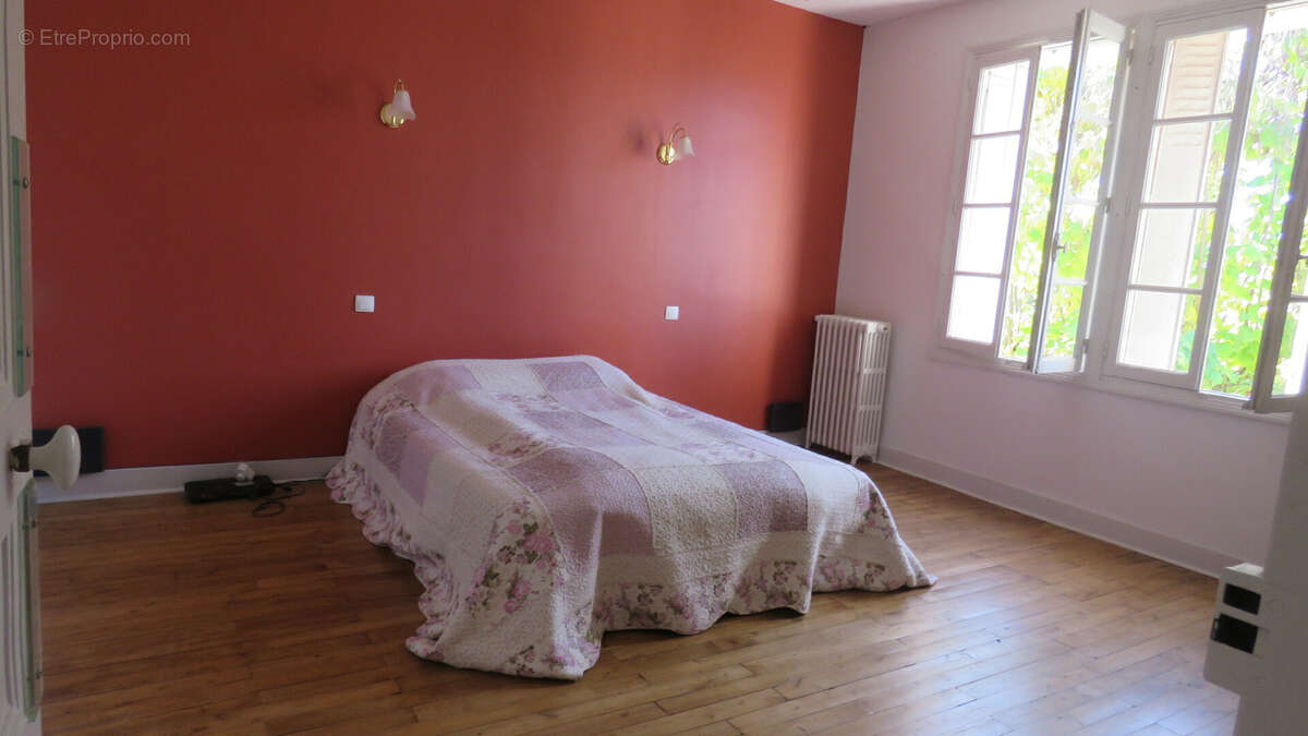 Maison à CHERVEIX-CUBAS