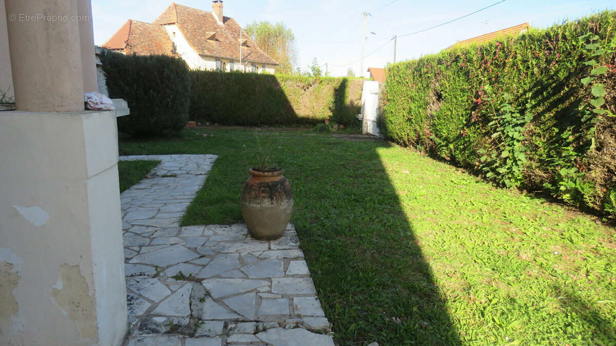 Maison à CHERVEIX-CUBAS