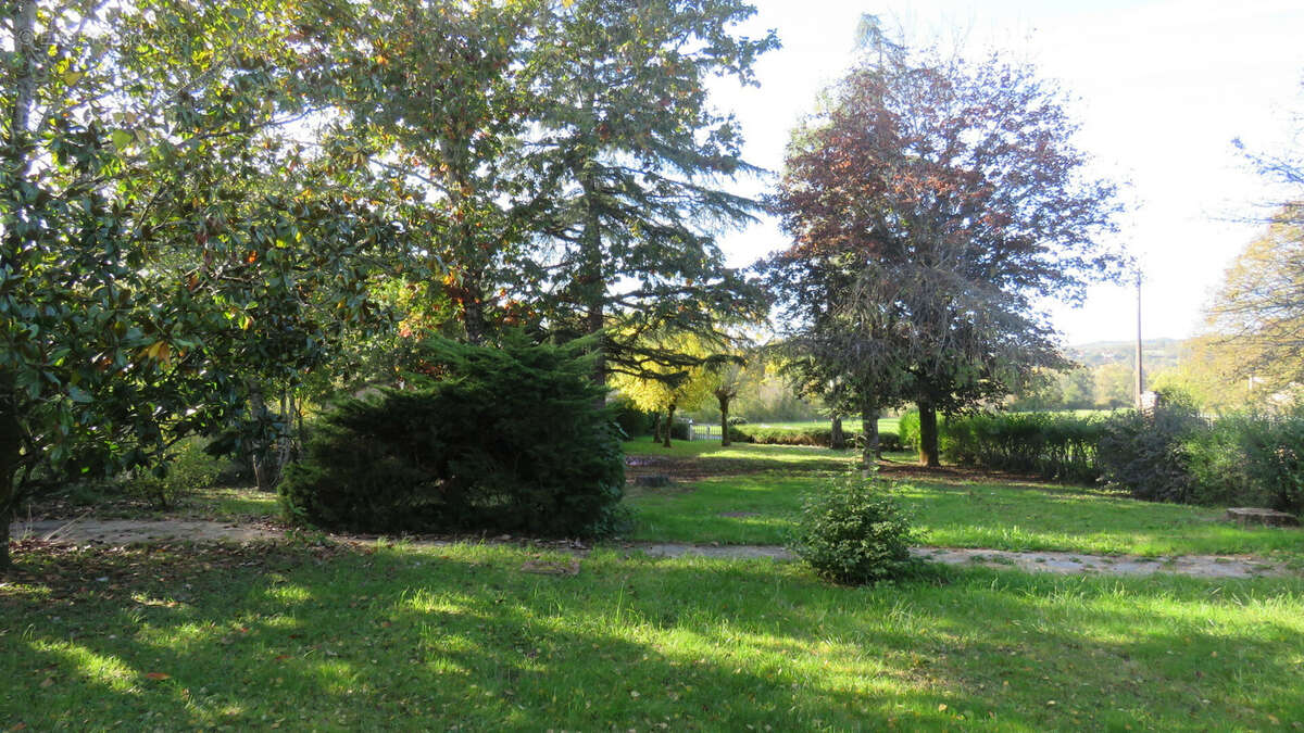 Maison à CHERVEIX-CUBAS
