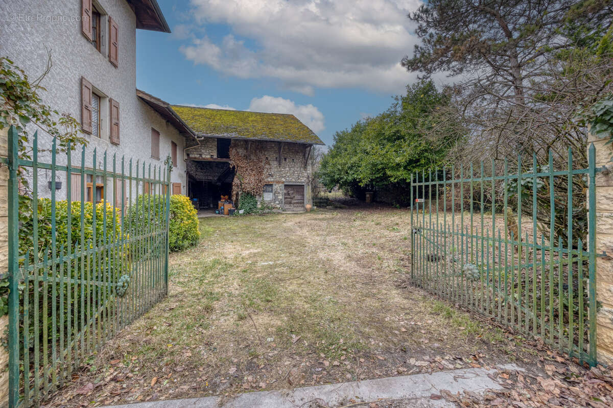 Maison à SAINT-VINCENT-DE-MERCUZE