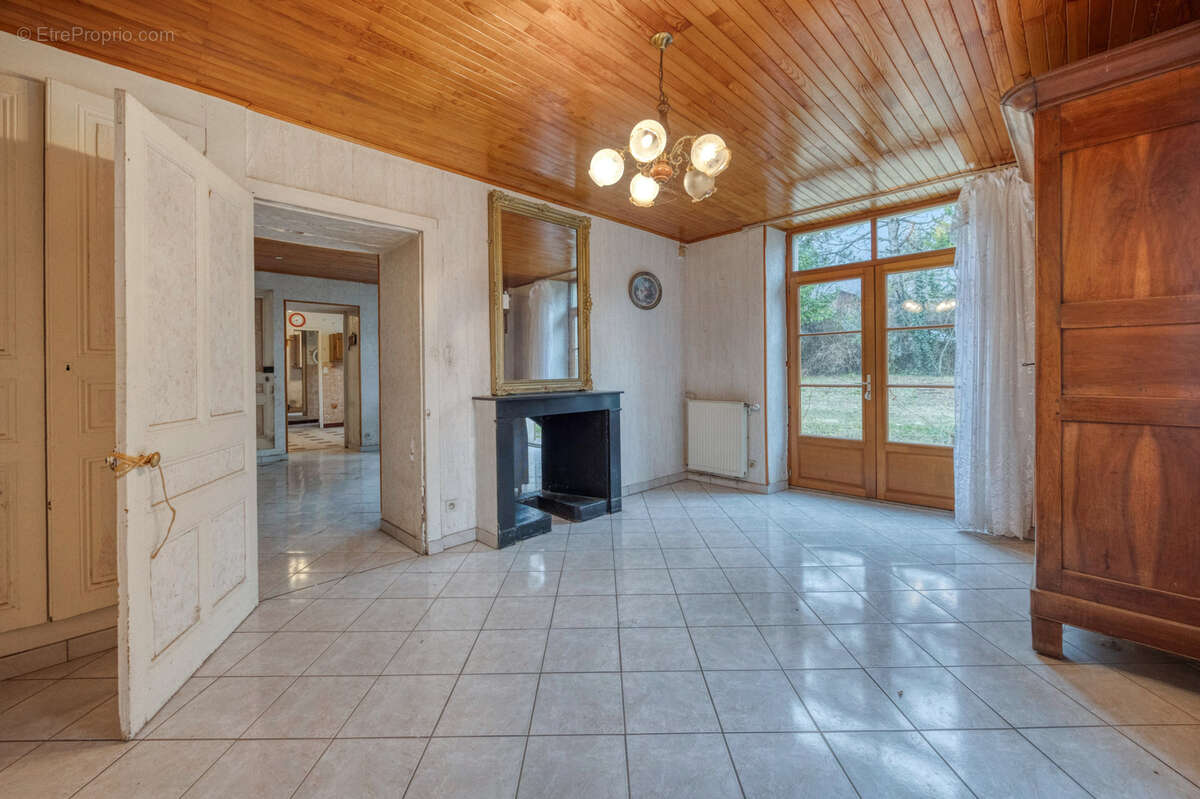 Maison à SAINT-VINCENT-DE-MERCUZE