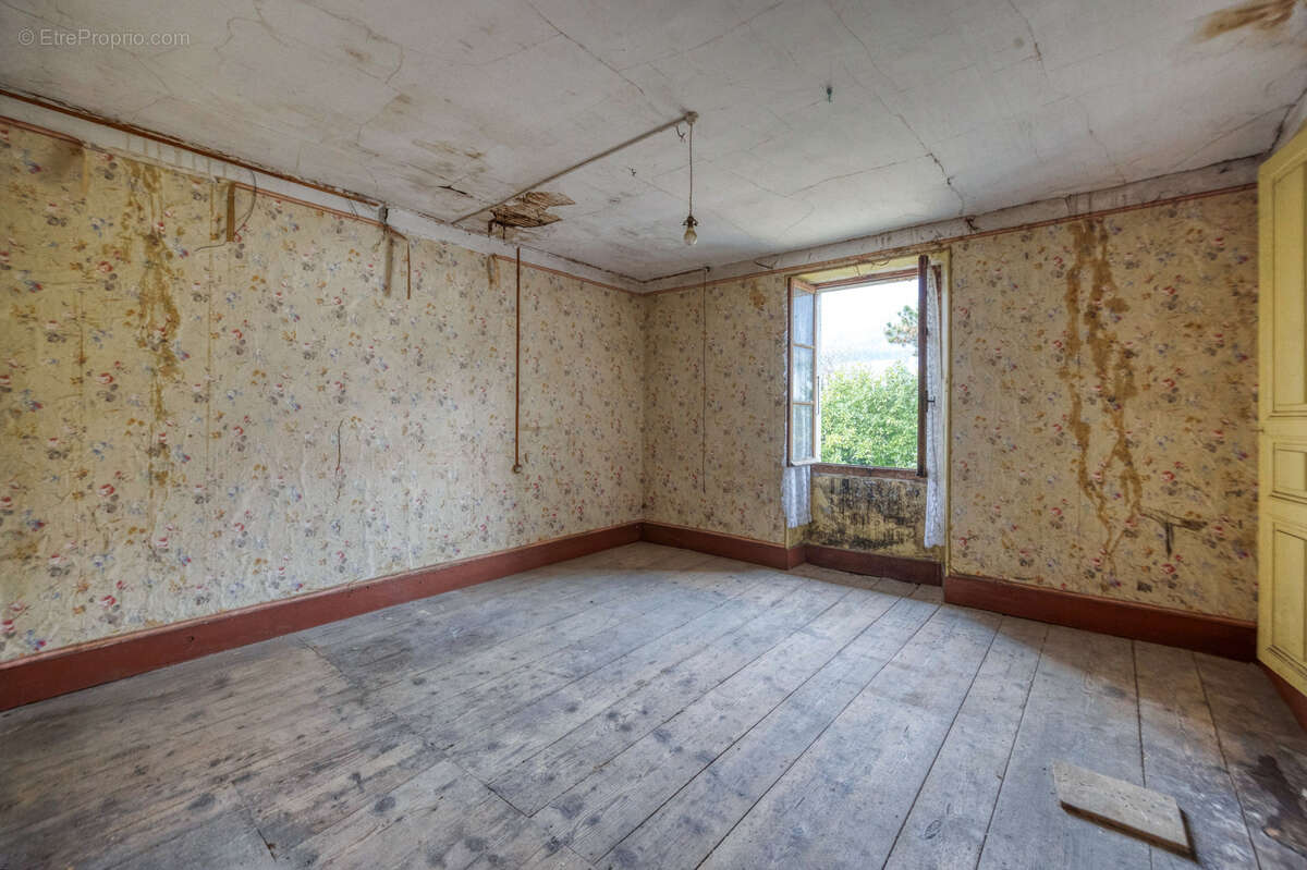 Maison à SAINT-VINCENT-DE-MERCUZE