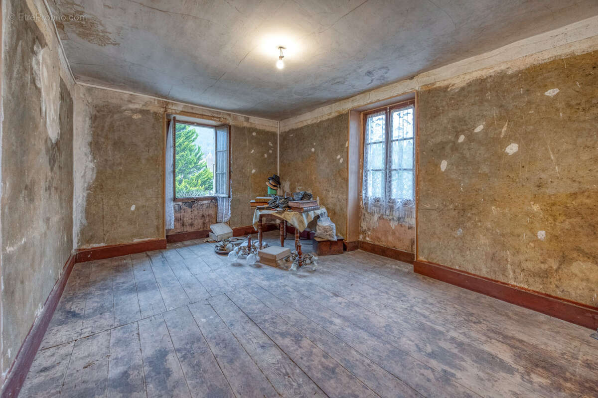 Maison à SAINT-VINCENT-DE-MERCUZE