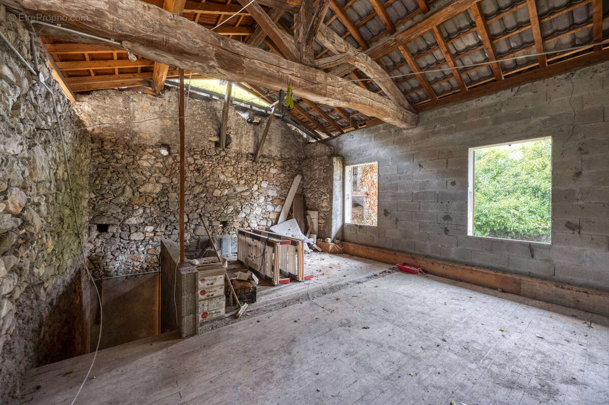 Maison à SAINT-VINCENT-DE-MERCUZE