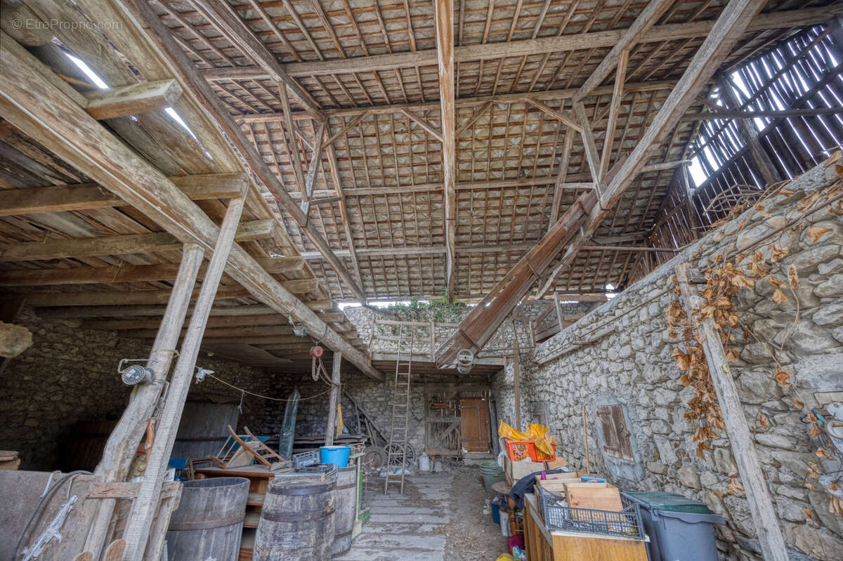 Maison à SAINT-VINCENT-DE-MERCUZE