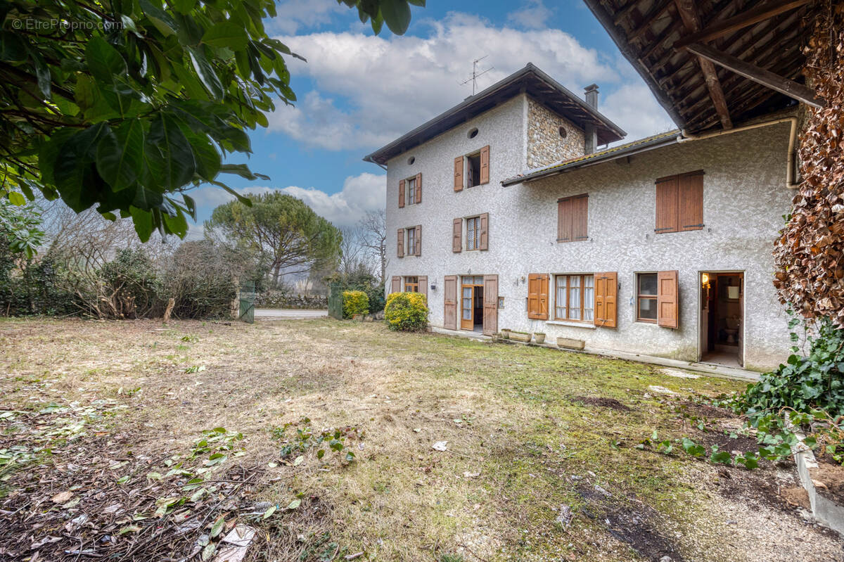 Maison à SAINT-VINCENT-DE-MERCUZE