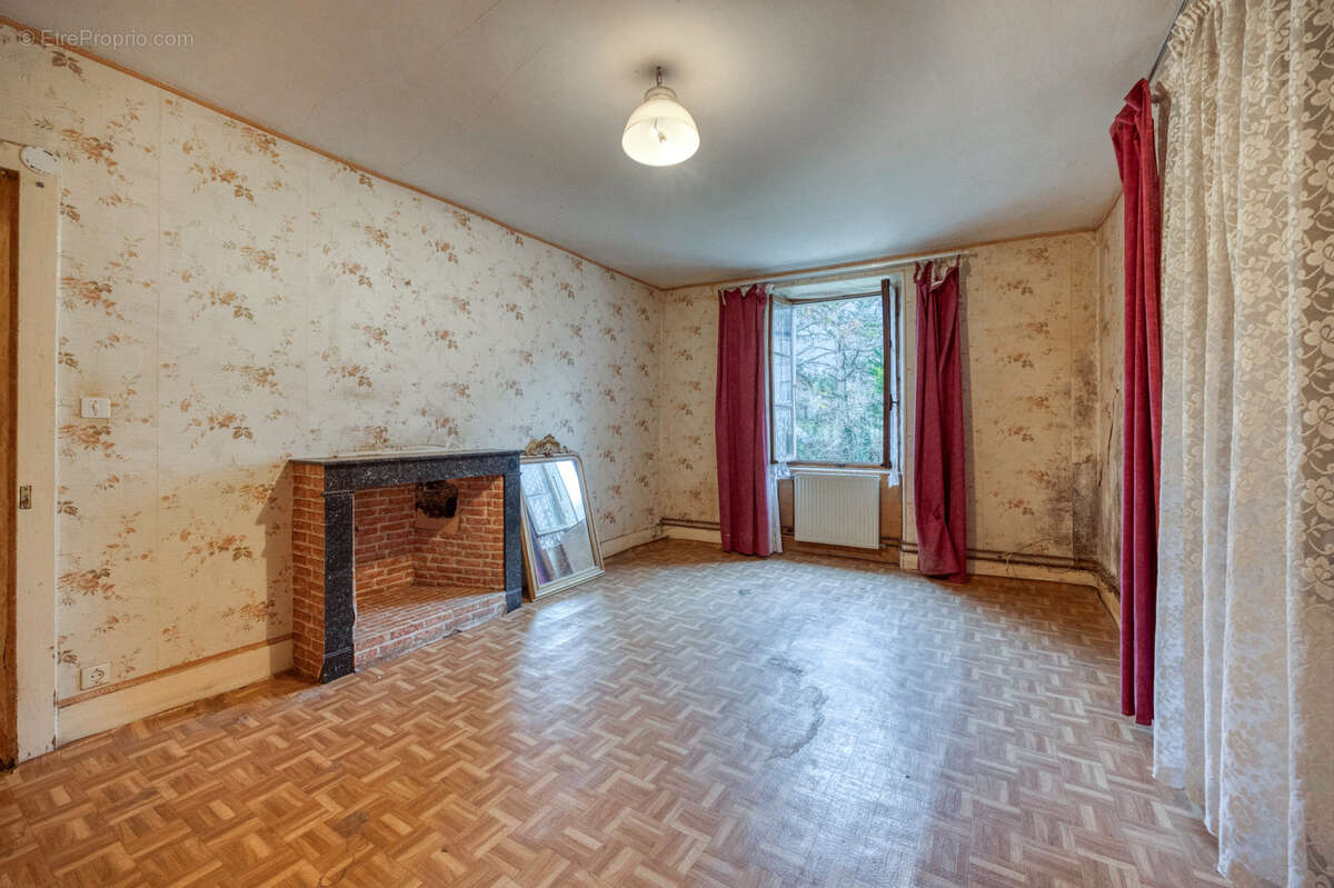 Maison à SAINT-VINCENT-DE-MERCUZE