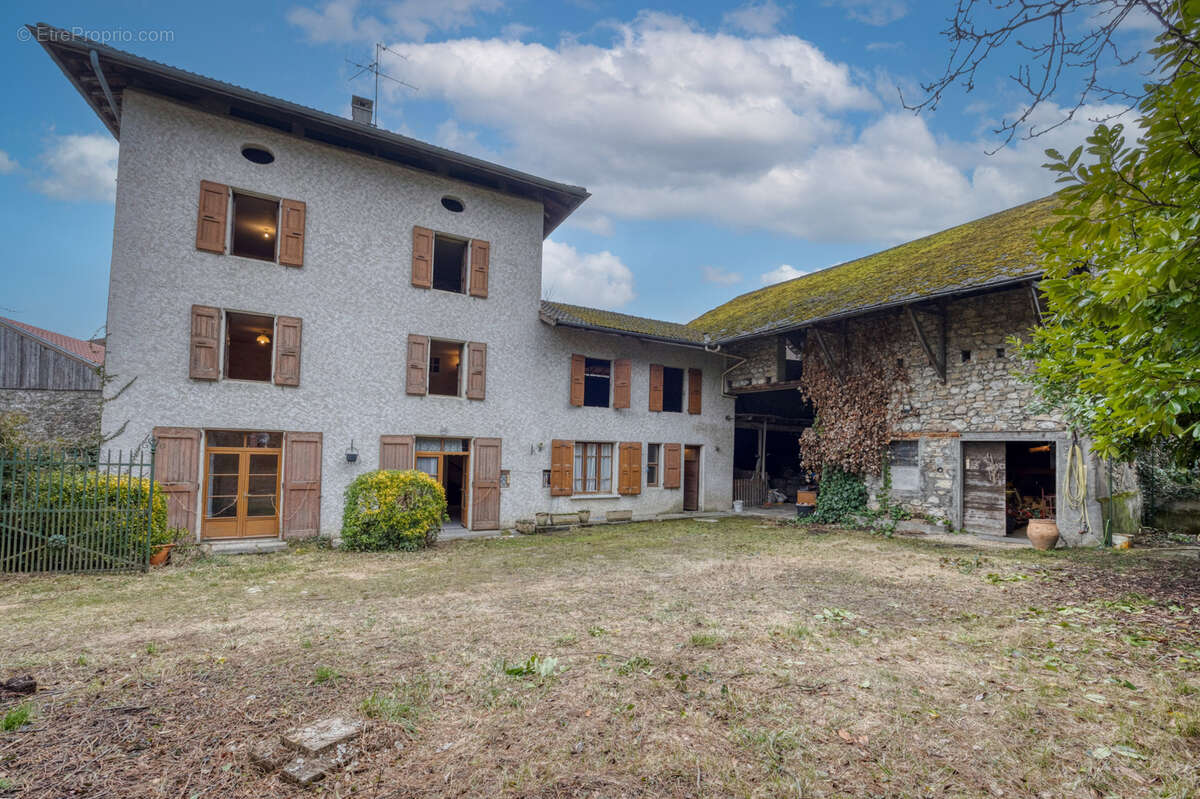 Maison à SAINT-VINCENT-DE-MERCUZE