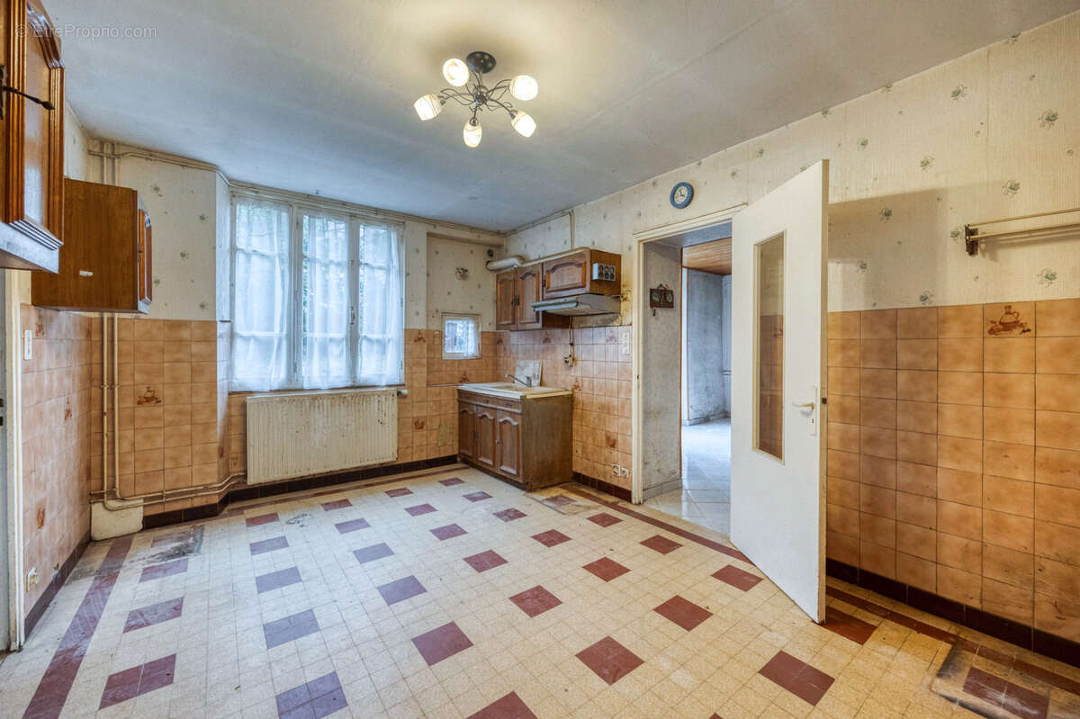 Maison à SAINT-VINCENT-DE-MERCUZE