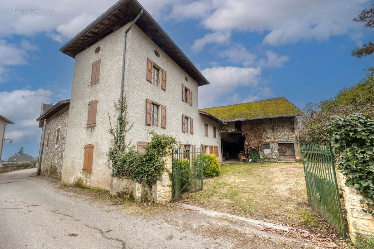 Maison à SAINT-VINCENT-DE-MERCUZE