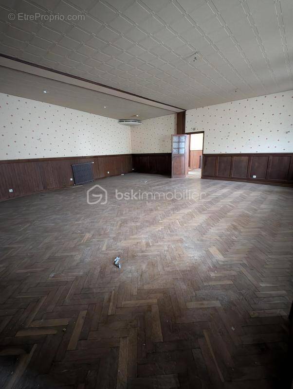 Commerce à PLONEOUR-LANVERN