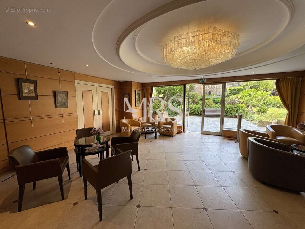 Appartement à PARIS-16E