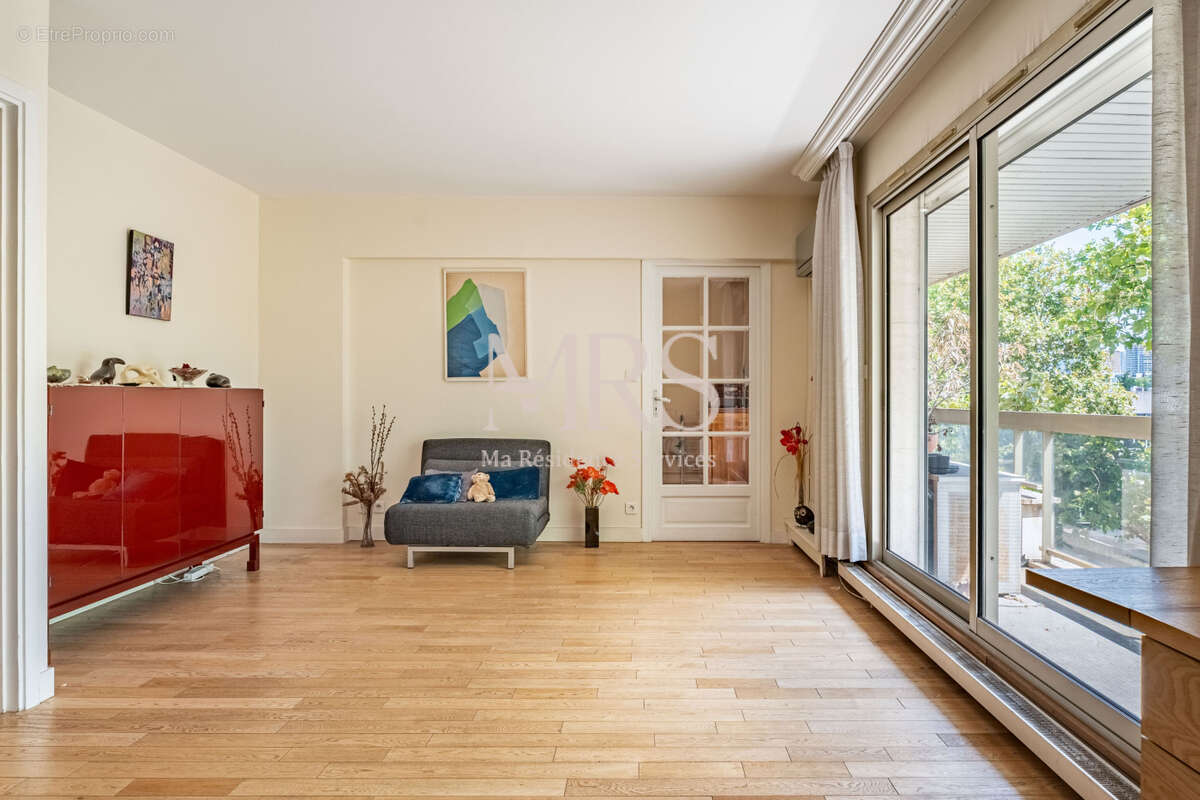 Appartement à PARIS-16E