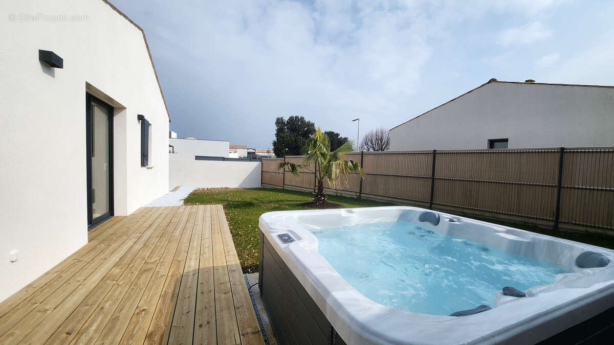 Maison à VAUX-SUR-MER