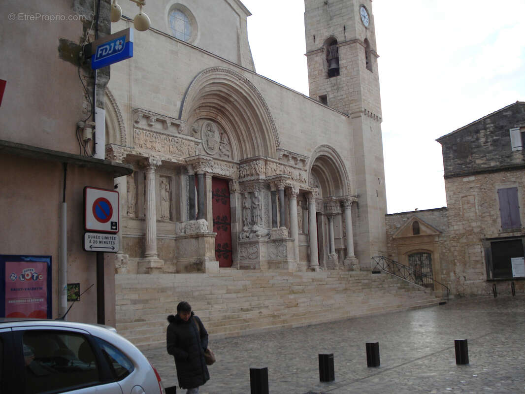 Commerce à SAINT-GILLES