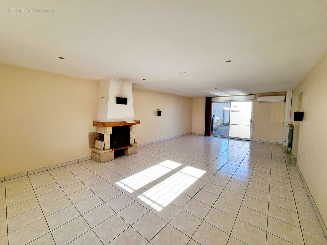 Maison à LIGNAN-SUR-ORB