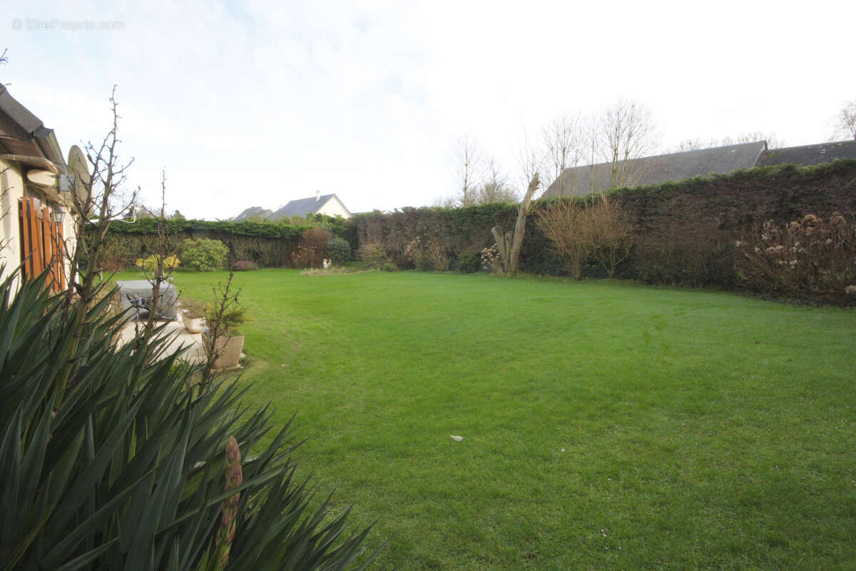 Maison à SAINTE-HELENE-BONDEVILLE