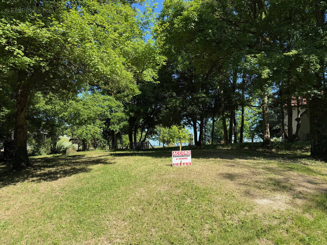 Terrain à JAVERNANT