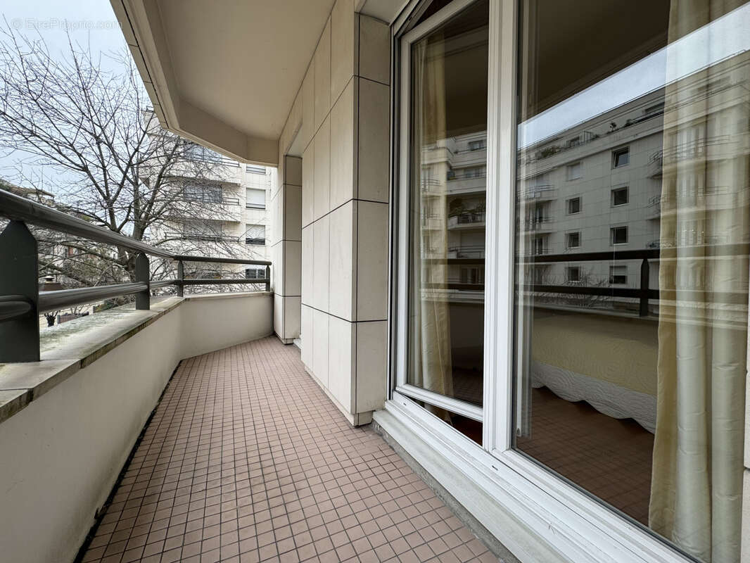 Appartement à COURBEVOIE