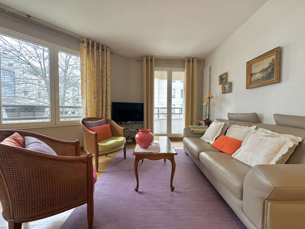 Appartement à COURBEVOIE