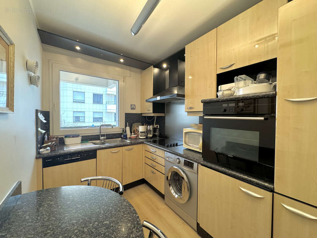 Appartement à COURBEVOIE