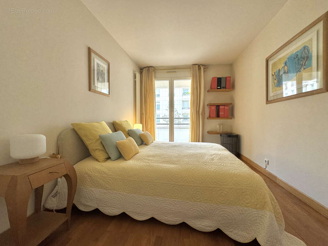 Appartement à COURBEVOIE