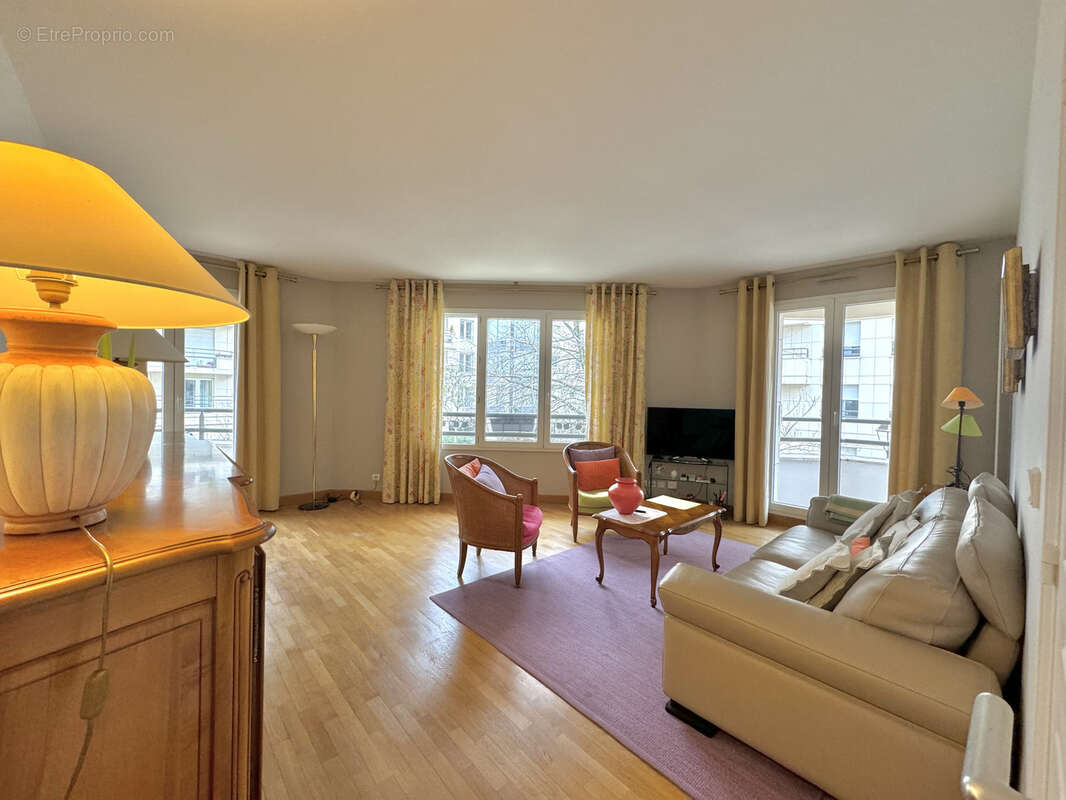 Appartement à COURBEVOIE
