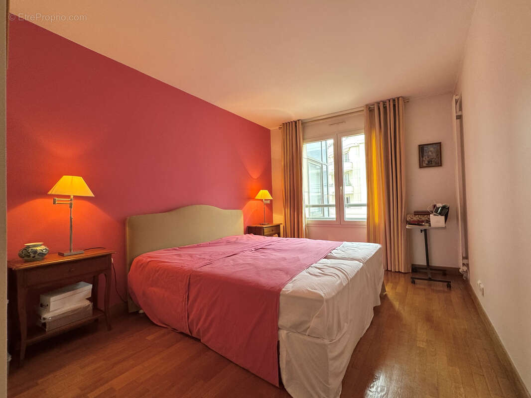 Appartement à COURBEVOIE