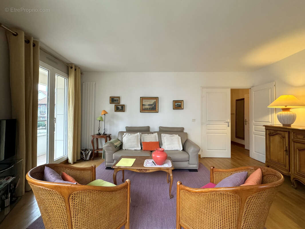 Appartement à COURBEVOIE