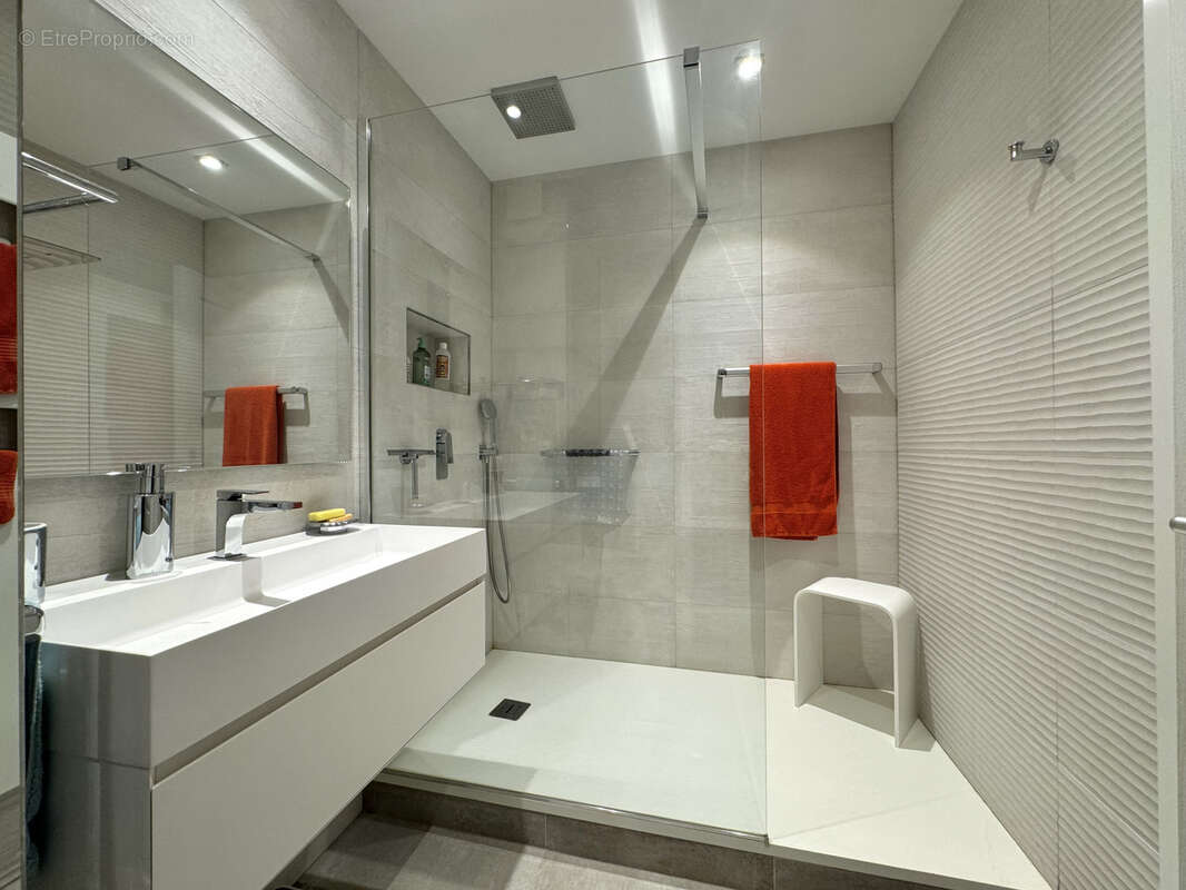 Appartement à COURBEVOIE