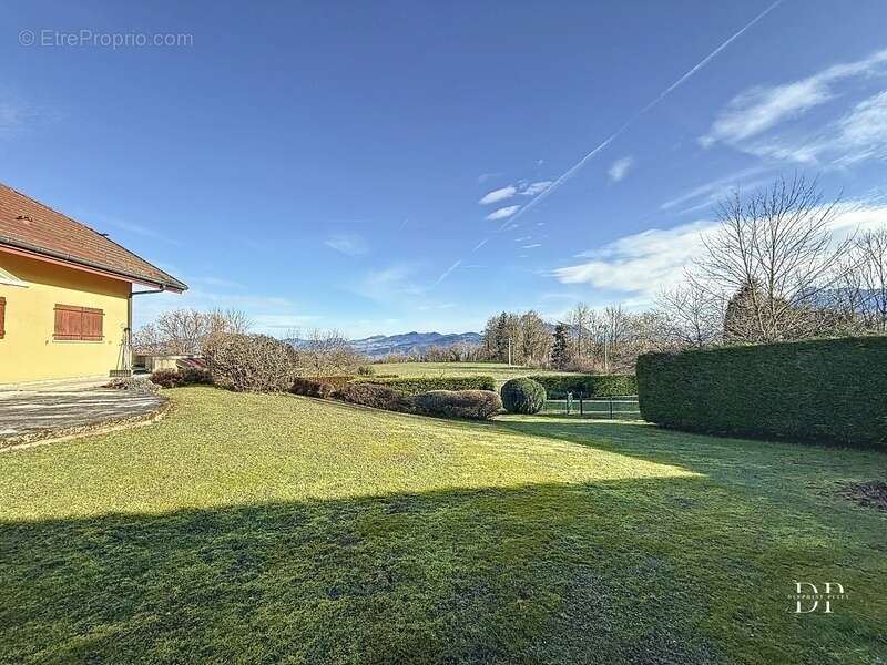 Maison à LA ROCHE-SUR-FORON