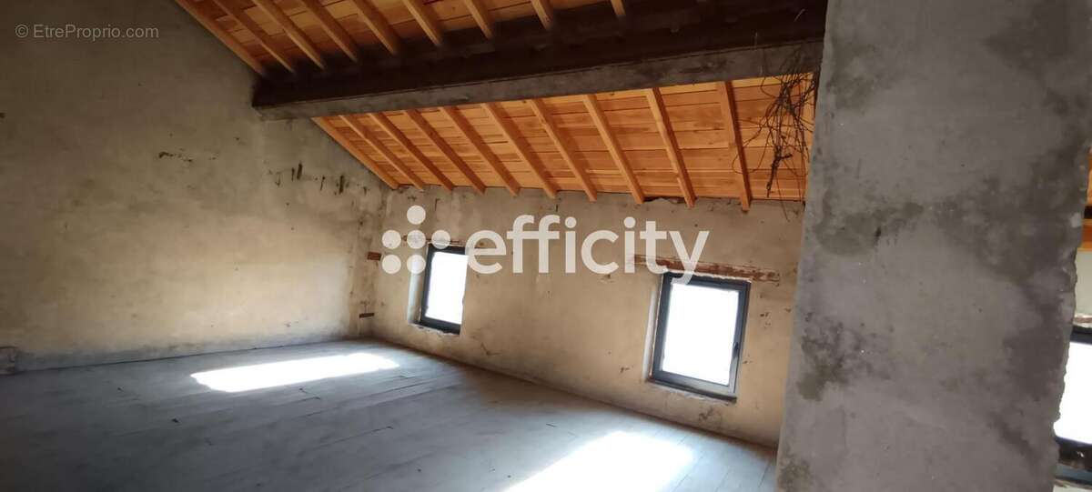 Appartement à CELLES-SUR-DUROLLE