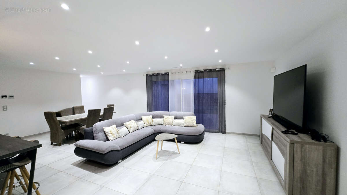 Maison à SAINT-MAGNE-DE-CASTILLON