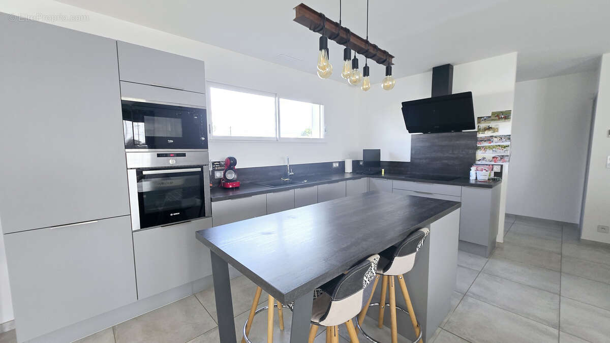 Maison à SAINT-MAGNE-DE-CASTILLON