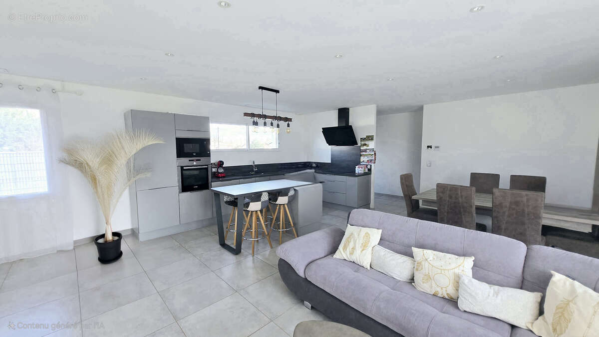 Maison à SAINT-MAGNE-DE-CASTILLON