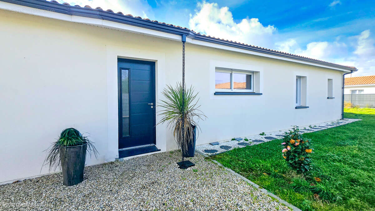 Maison à SAINT-MAGNE-DE-CASTILLON