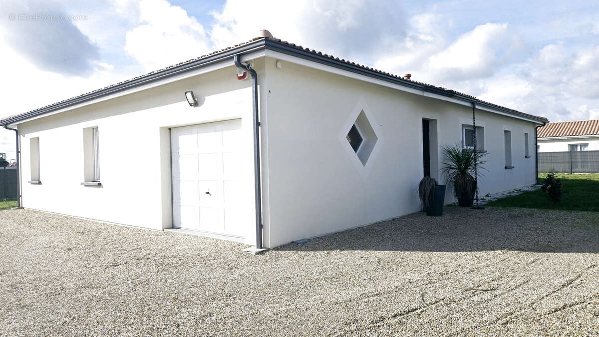 Maison à SAINT-MAGNE-DE-CASTILLON