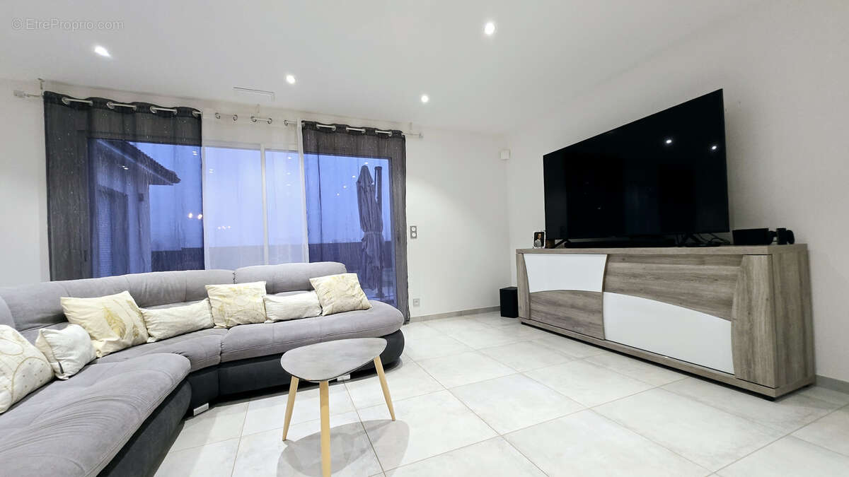 Maison à SAINT-MAGNE-DE-CASTILLON