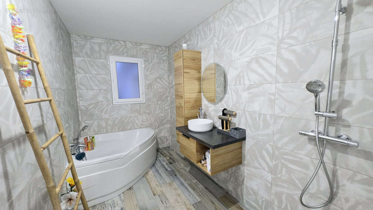 Maison à SAINT-MAGNE-DE-CASTILLON